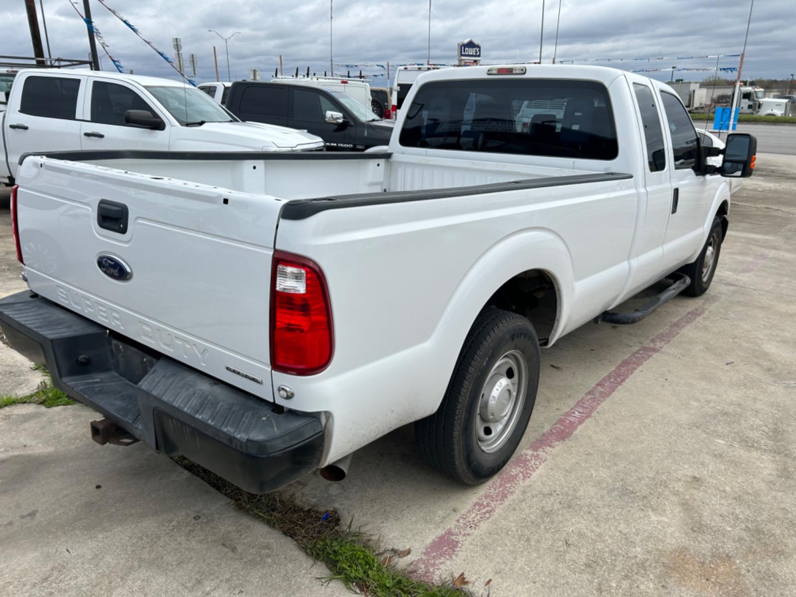 2016 White Ford F-250 SD XL SuperCab 2WD (1FT7X2A65GE) with an 6.2L V8 OHV 16V engine, 6A transmission, located at 1687 Business 35 S, New Braunfels, TX, 78130, (830) 625-7159, 29.655487, -98.051491 - Photo #1